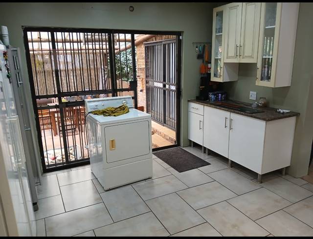 3 BEDROOM HOUSE FOR SALE IN BO-DORP